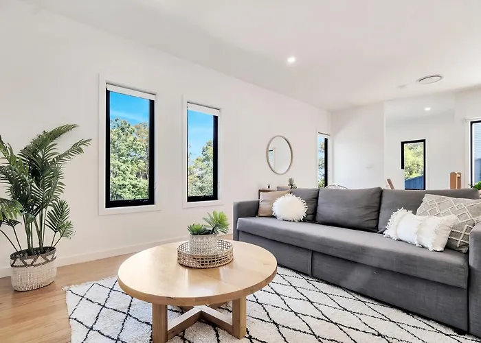 Spacious Modern 3 Bdr Home Minutes From Beach