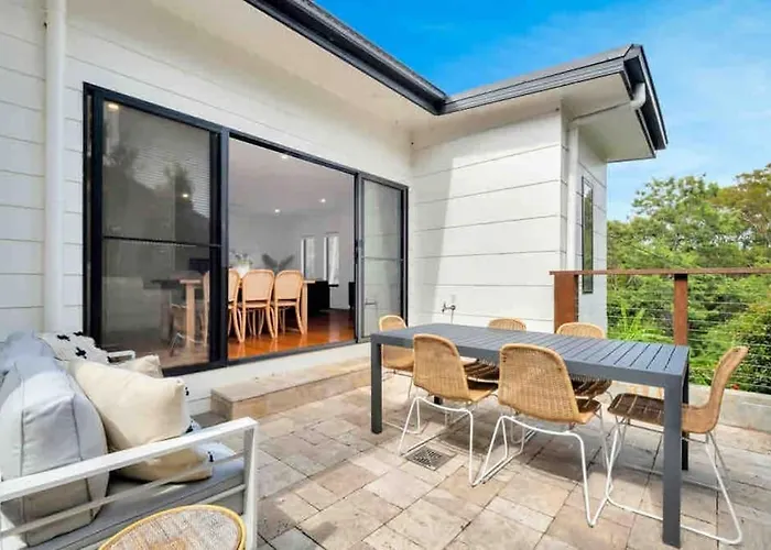 Spacious Modern 3 Bdr Home Minutes From Beach