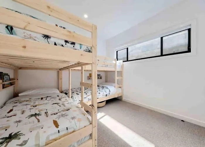 Spacious Modern 3 Bdr Home Minutes From Beach