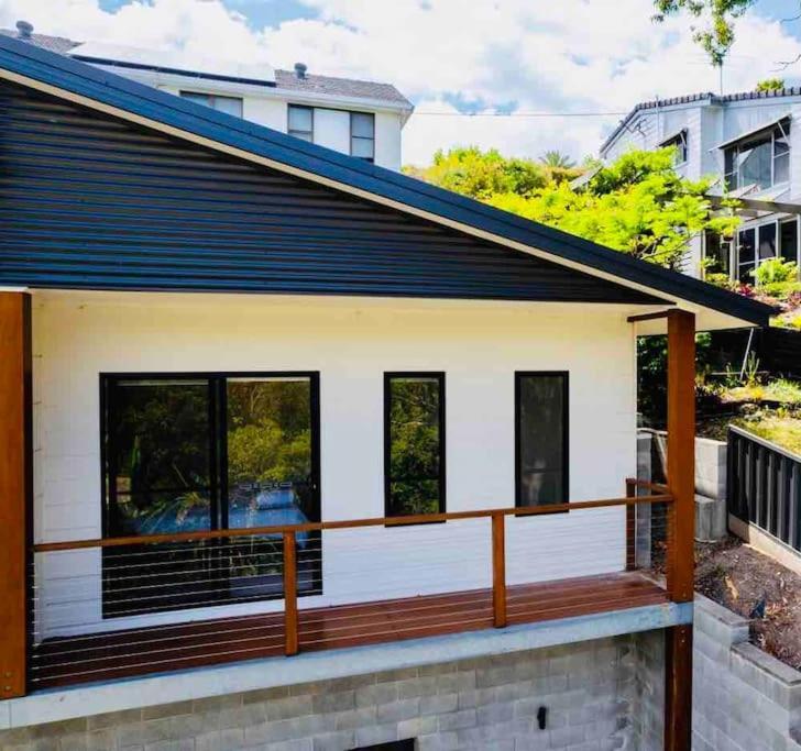 Spacious Modern 3 Bdr Minutes From Holiday home Merewether