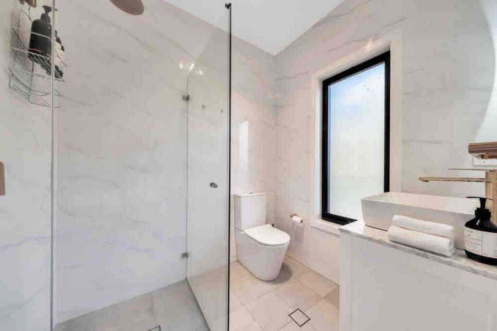 Spacious Modern 3 Bdr Minutes From Merewether